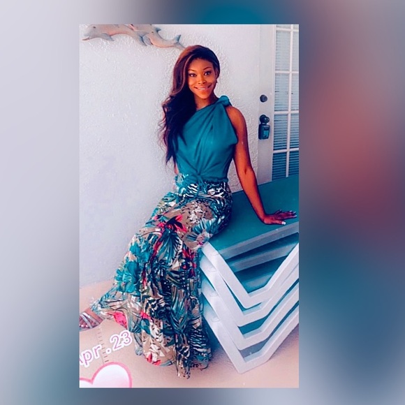 Knotted one shoulder dress too - Picture 2 of 4